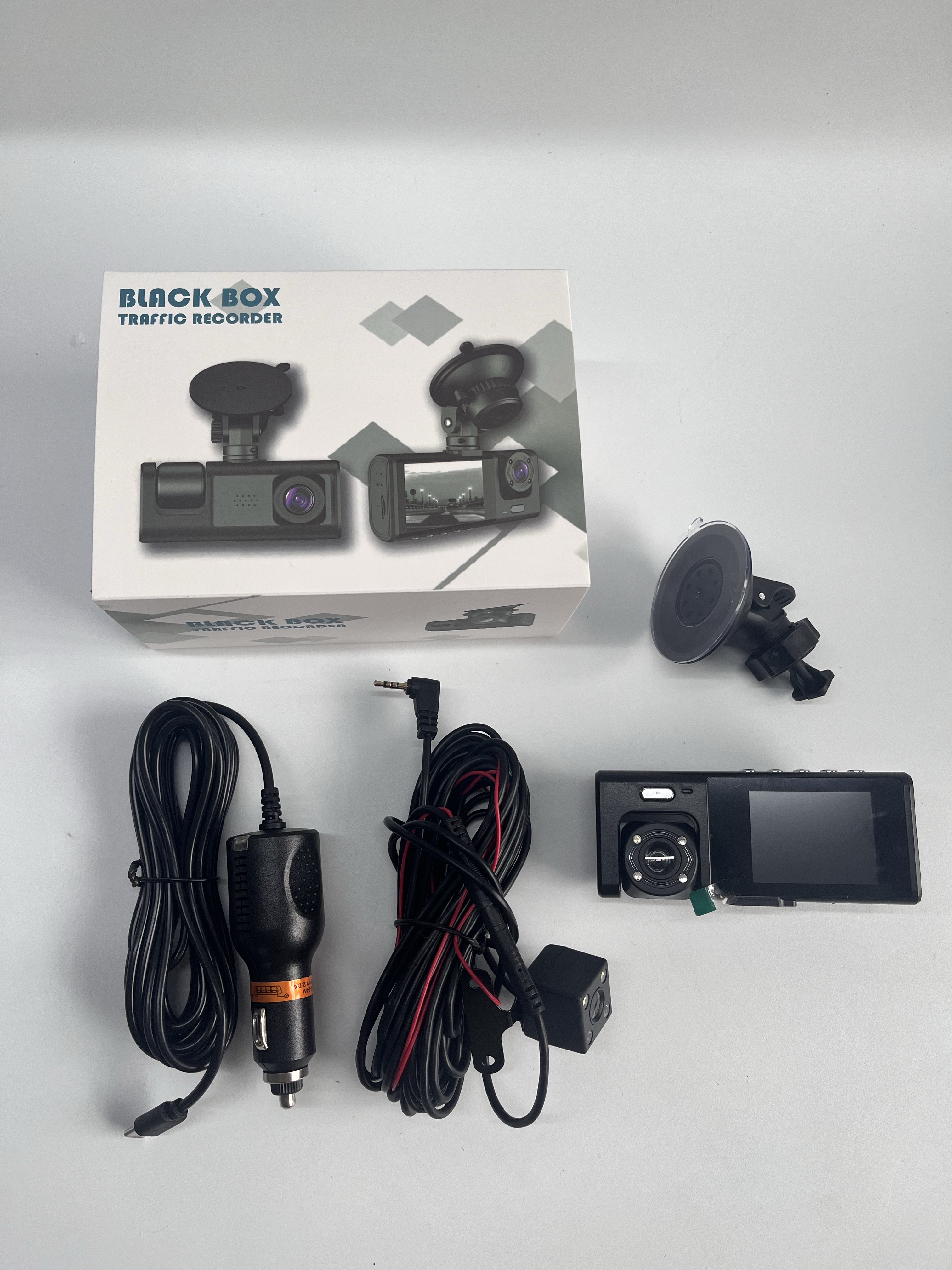 Uygun Fiyatlı Wi-fi Araç Kamerası 3 Lensli Tam 1080p Araç Kamerası,2'' Ips Ekranlı,170 Derece ° Geniş Görüş Açısı,30fps,Ön+kabin+arka 